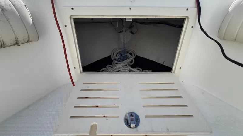 Slide: The Image of Mako 284 CENTER CONSOLE 2014 - 31