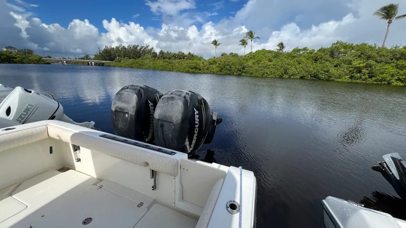 Slide: The Image of Mako 284 CENTER CONSOLE 2014 - 33