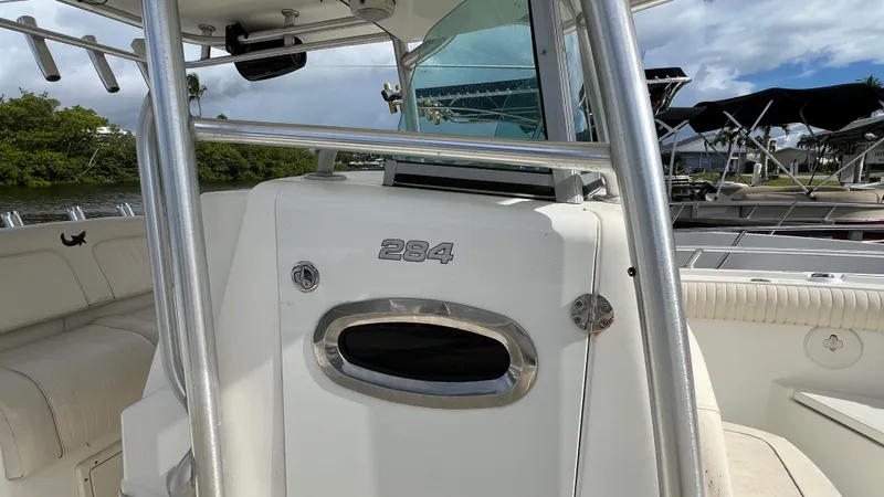Slide: The Image of Mako 284 CENTER CONSOLE 2014 - 8
