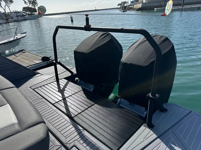 Slide: The Image of Cruisers Yachts 42GLS OB 2023 - 12