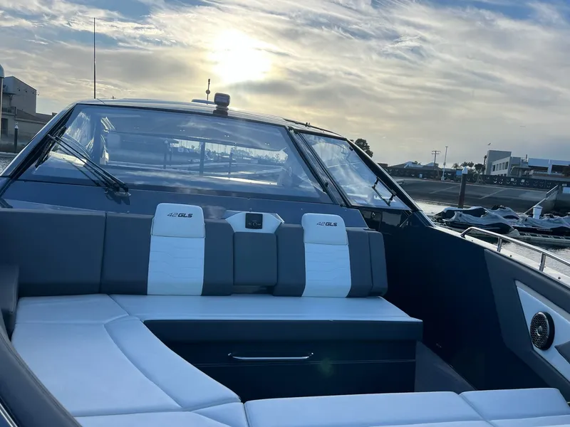 Slide: The Image of Cruisers Yachts 42GLS OB 2023 - 4