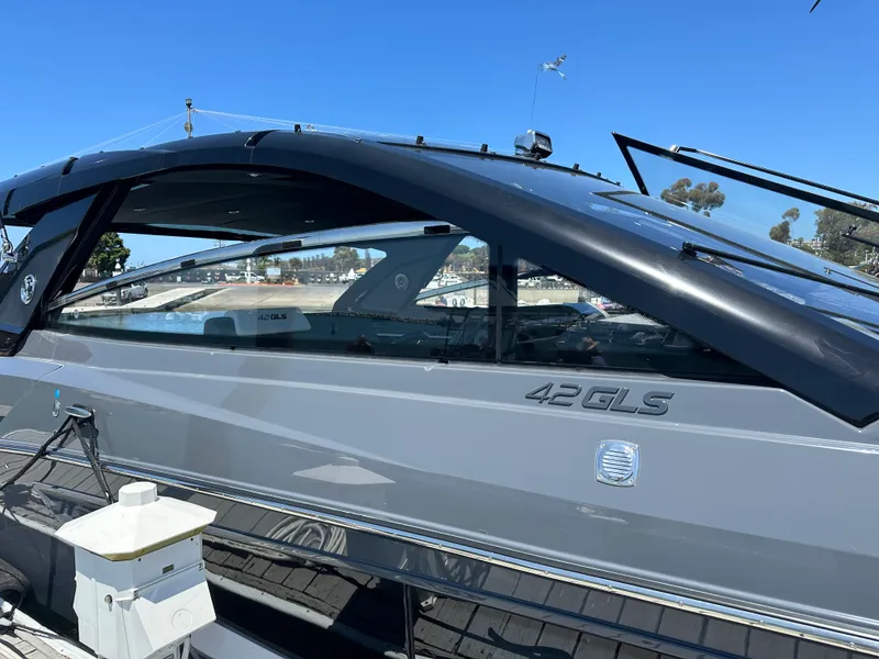 Slide: The Image of Cruisers Yachts 42GLS OB 2023 - 5