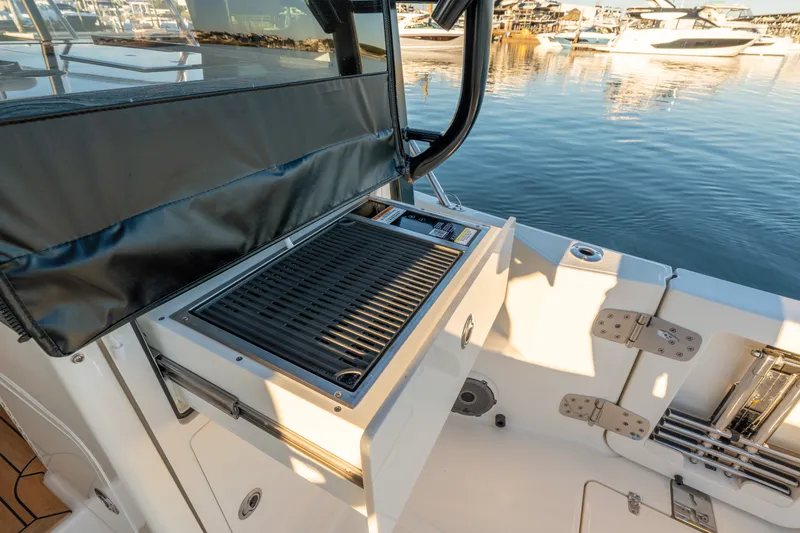 Slide: The Image of Boston Whaler 365 Conquest 2026 - 19