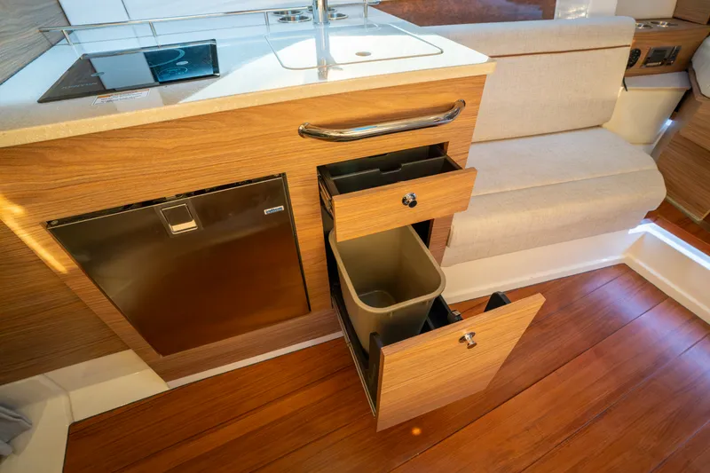 Slide: The Image of Boston Whaler 365 Conquest 2026 - 29