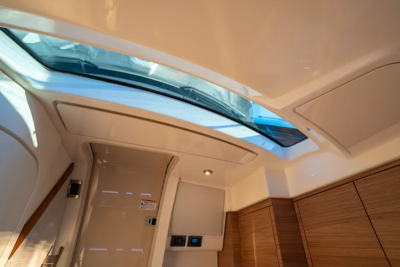 Slide: The Image of Boston Whaler 365 Conquest 2026 - 31