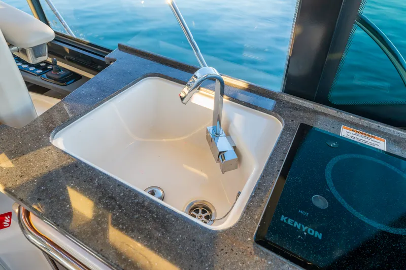 Slide: The Image of Boston Whaler 365 Conquest 2026 - 37