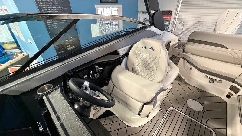 Slide: The Image of Sea Ray SLX 260 Outboard 2026 - 15