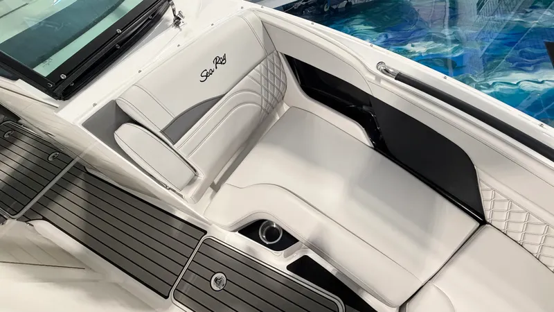 Slide: The Image of Sea Ray SLX 260 Outboard 2026 - 25