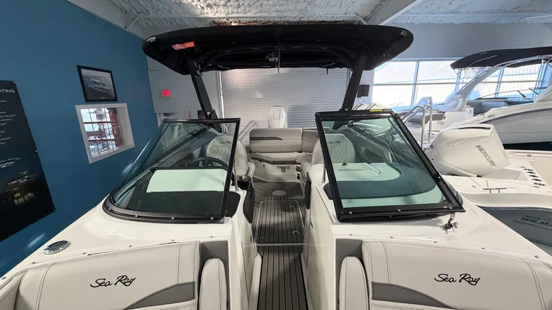 Slide: The Image of Sea Ray SLX 260 Outboard 2026 - 26