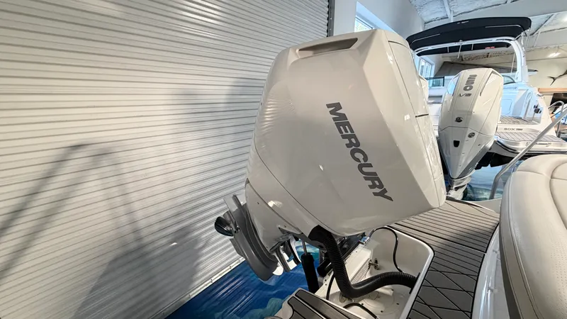 Slide: The Image of Sea Ray SLX 260 Outboard 2026 - 28