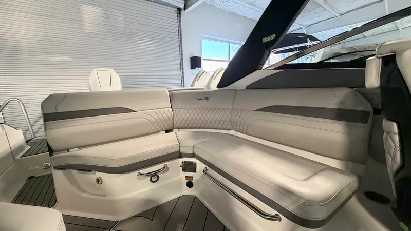 Slide: The Image of Sea Ray SLX 260 Outboard 2026 - 6