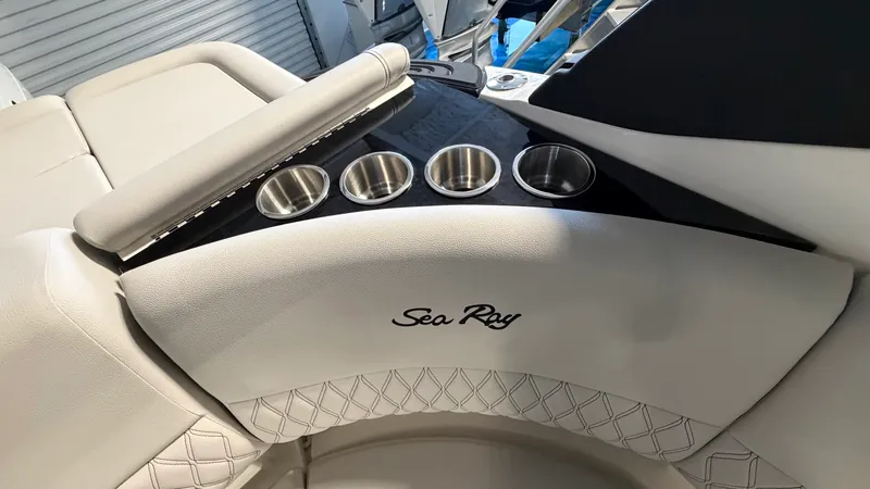 Slide: The Image of Sea Ray SLX 260 Outboard 2026 - 7