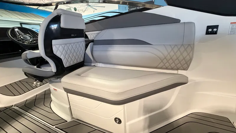 Slide: The Image of Sea Ray SLX 260 Outboard 2026 - 8