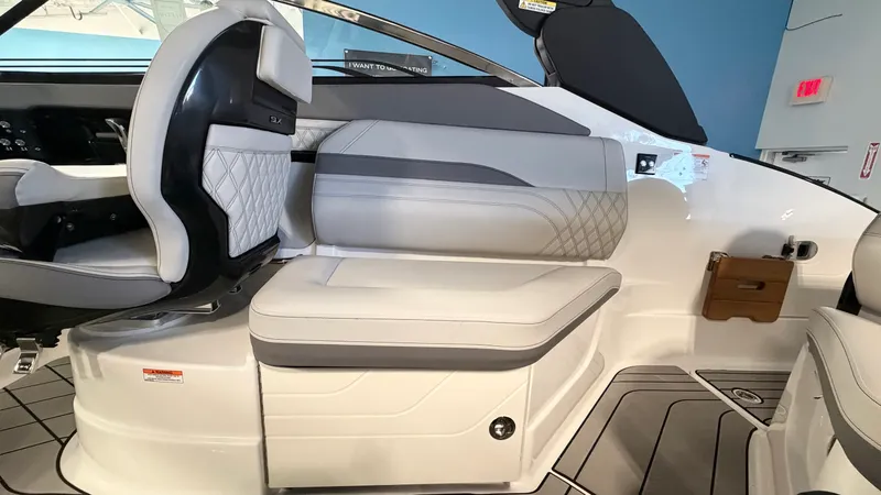 Slide: The Image of Sea Ray SLX 260 Outboard 2026 - 9