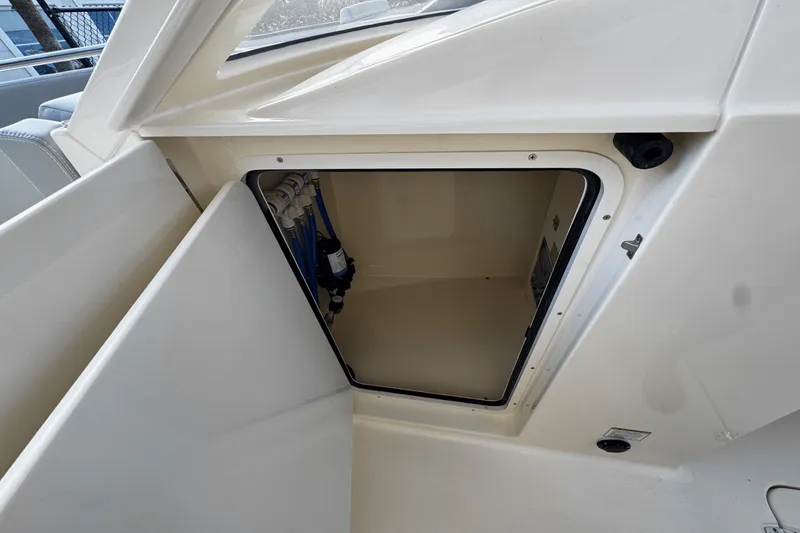 Slide: The Image of Scout 240 Dorado 2025 - 18