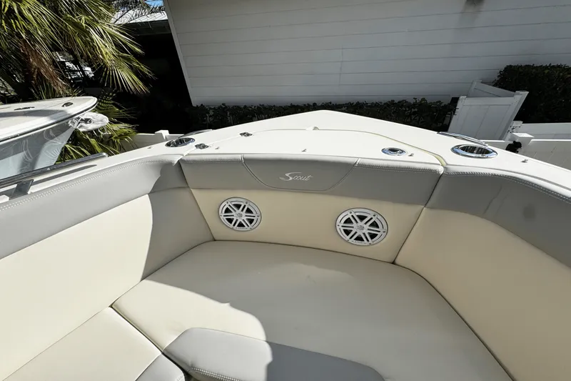 Slide: The Image of Scout 240 Dorado 2025 - 21