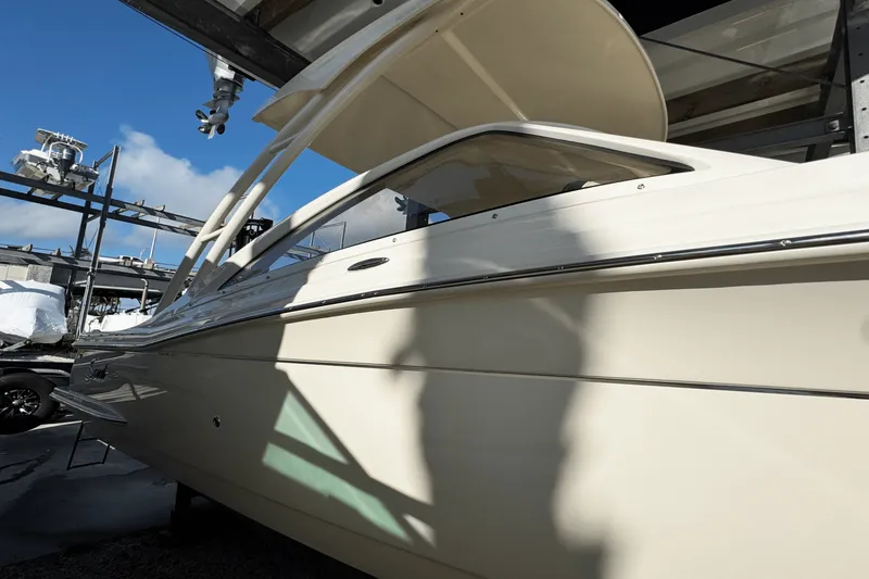 Slide: The Image of Scout 240 Dorado 2025 - 24