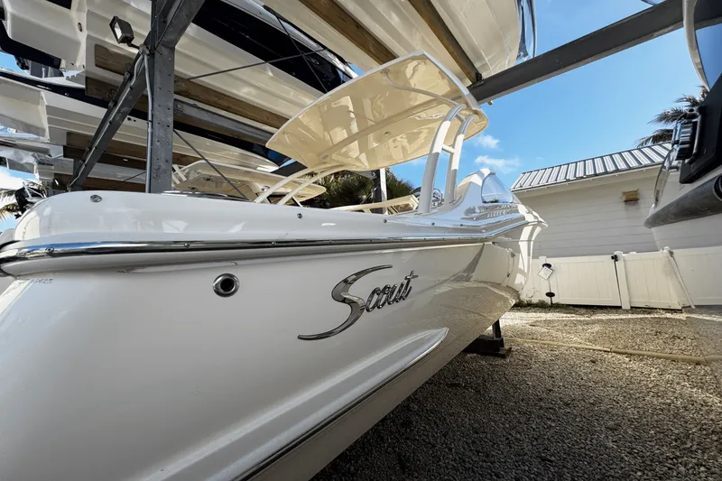 Slide: The Image of Scout 240 Dorado 2025 - 25