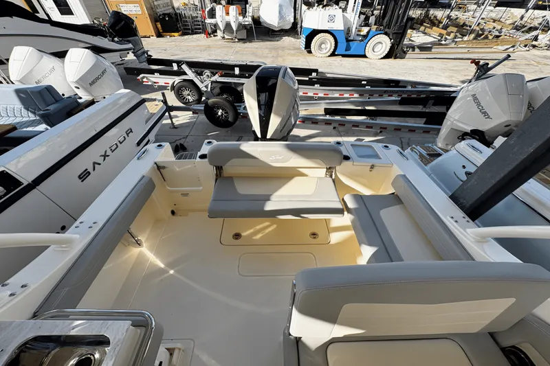 Slide: The Image of Scout 240 Dorado 2025 - 8