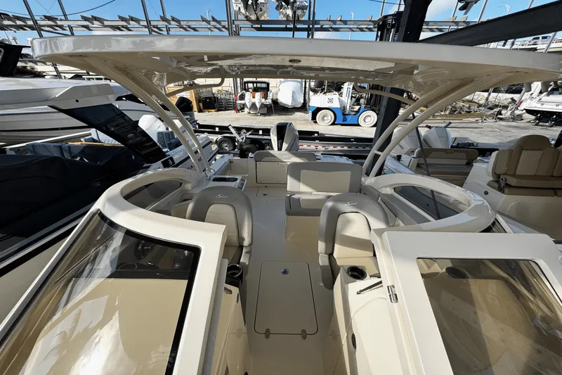 Slide: The Image of Scout 240 Dorado 2025 - 9