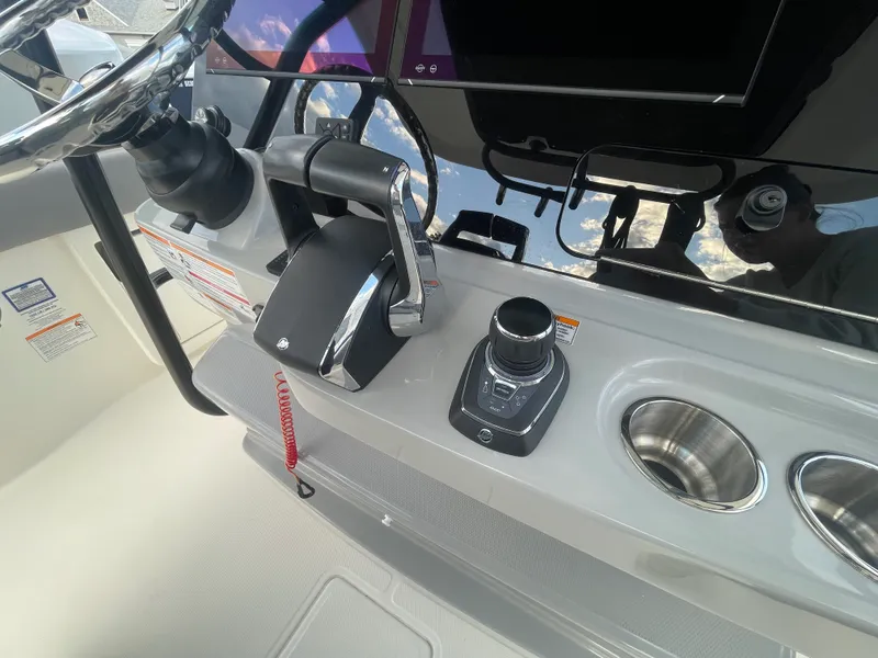 Slide: The Image of Boston Whaler 330 OUTRAGE 2025 - 23