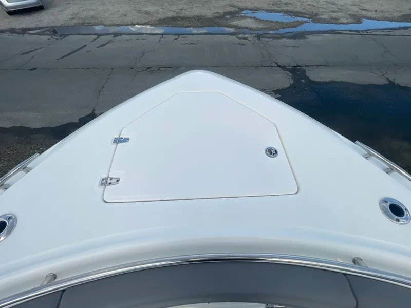 Slide: The Image of Boston Whaler 330 OUTRAGE 2025 - 33