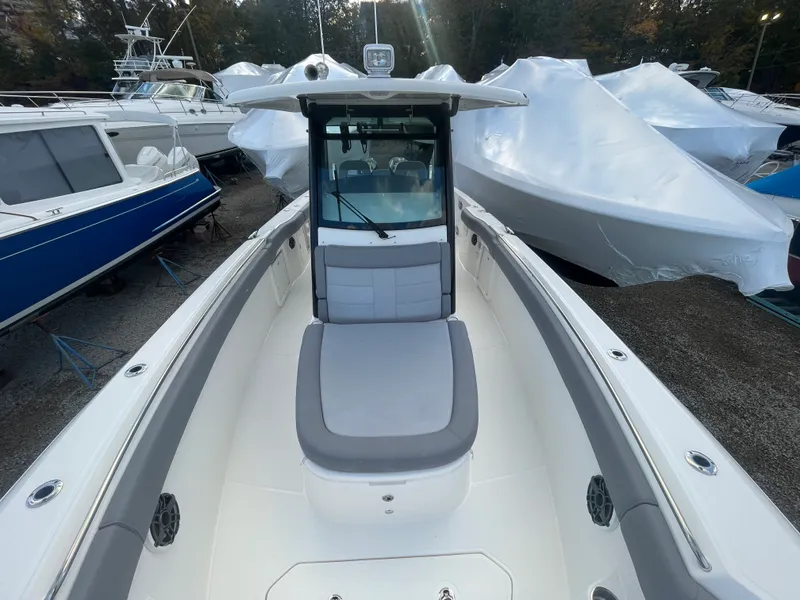 Slide: The Image of Boston Whaler 330 OUTRAGE 2025 - 35