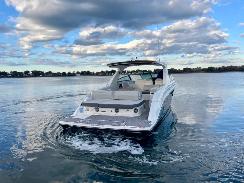 Slide: The Image of Sea Ray 400 SLX 2023 - 1