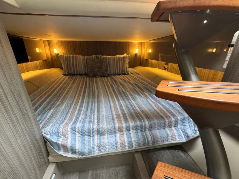 Slide: The Image of Sea Ray 400 SLX 2023 - 19