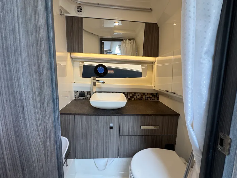 Slide: The Image of Sea Ray 400 SLX 2023 - 21