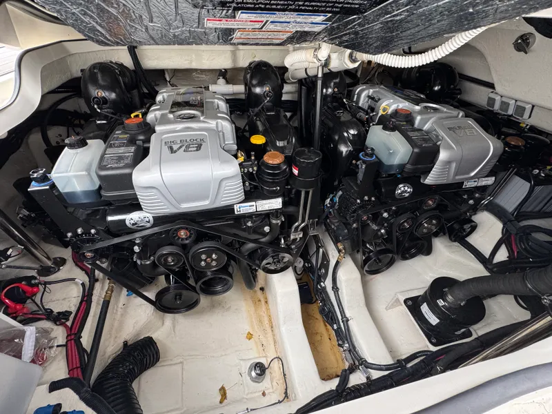 Slide: The Image of Sea Ray 400 SLX 2023 - 7