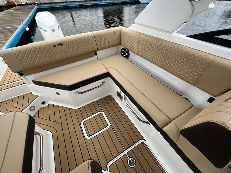 Slide: The Image of Sea Ray SDX 250 Outboard 2026 - 10