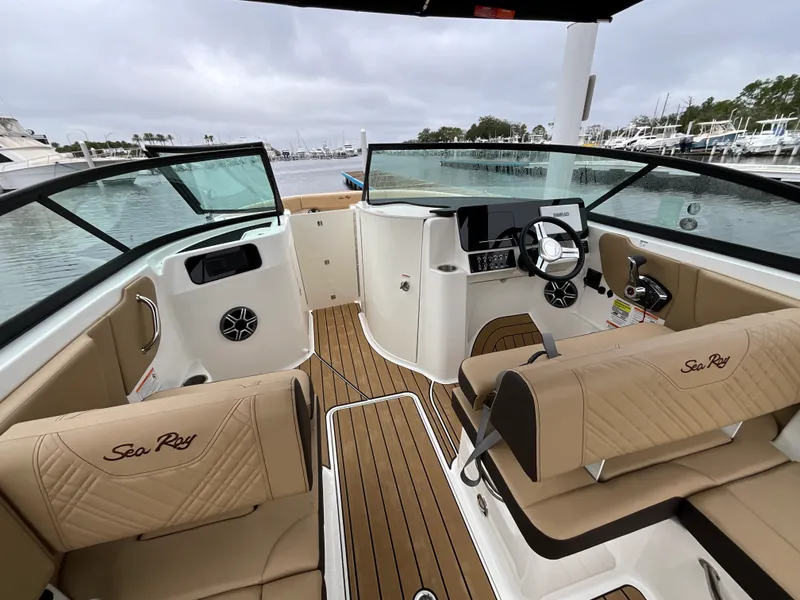 Slide: The Image of Sea Ray SDX 250 Outboard 2026 - 17