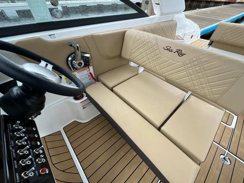 Slide: The Image of Sea Ray SDX 250 Outboard 2026 - 7