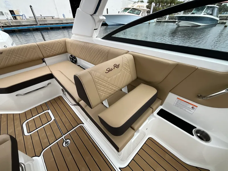 Slide: The Image of Sea Ray SDX 250 Outboard 2026 - 8