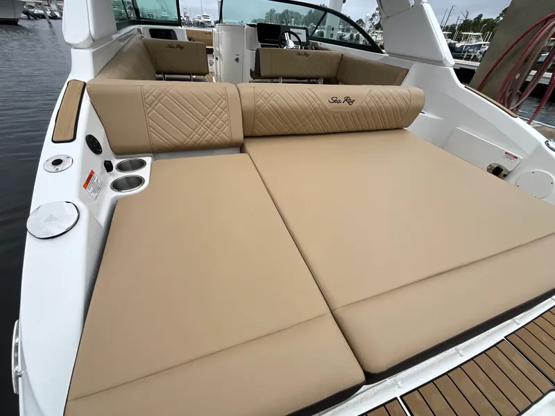 Slide: The Image of Sea Ray SDX 250 Outboard 2026 - 9