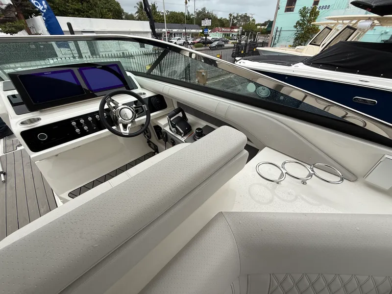 Slide: The Image of Sea Ray SLX 310 Outboard 2026 - 12