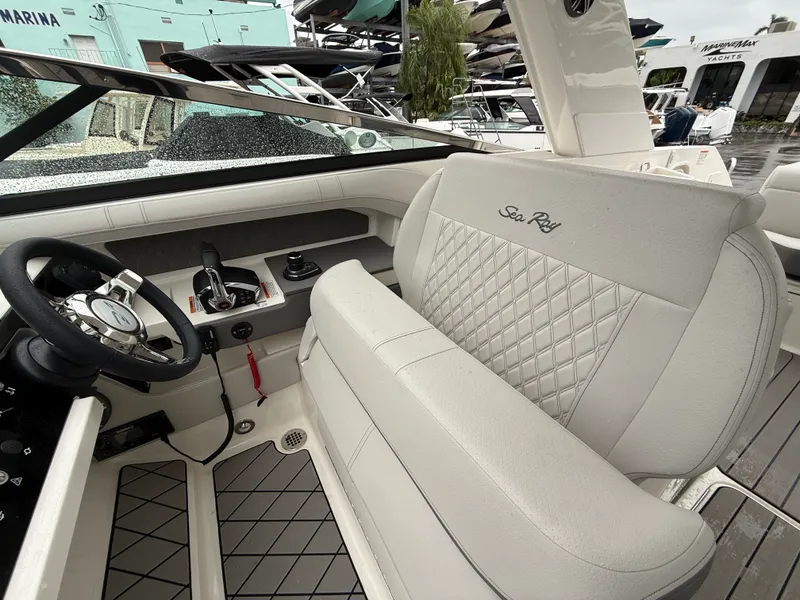 Slide: The Image of Sea Ray SLX 310 Outboard 2026 - 15