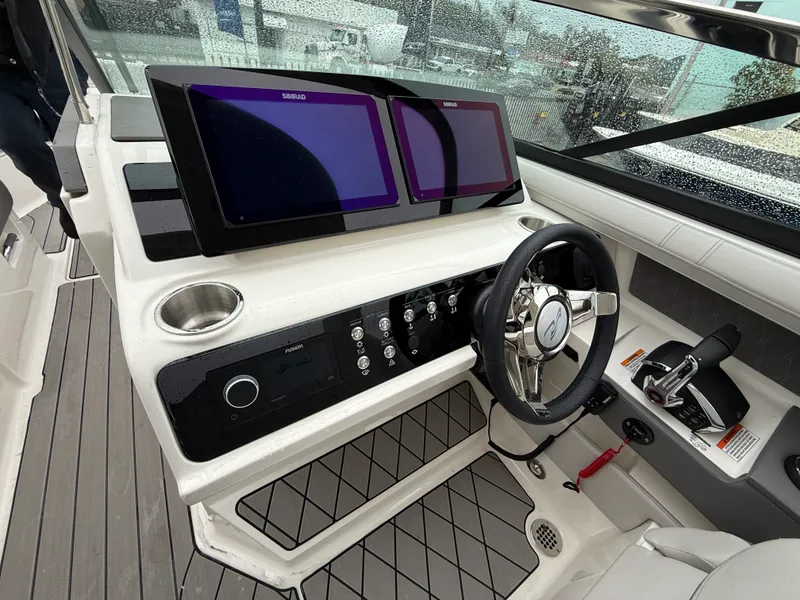 Slide: The Image of Sea Ray SLX 310 Outboard 2026 - 17