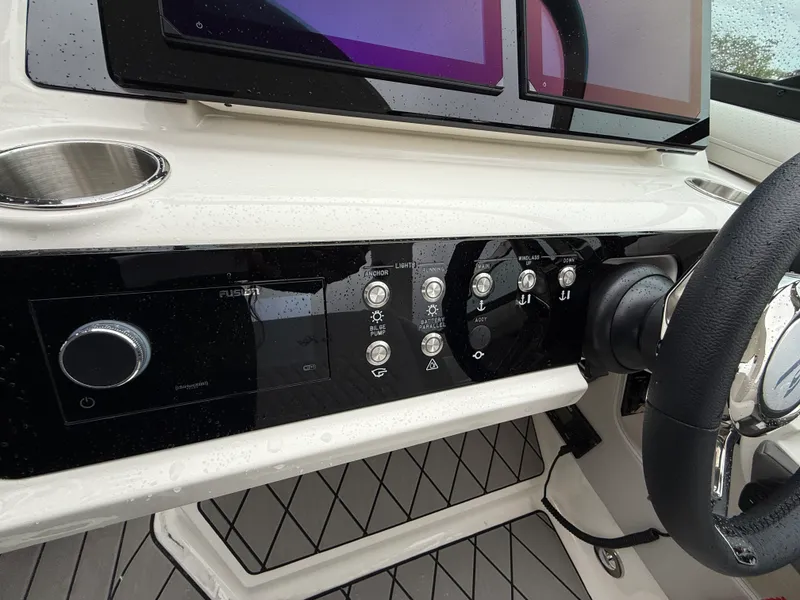 Slide: The Image of Sea Ray SLX 310 Outboard 2026 - 18