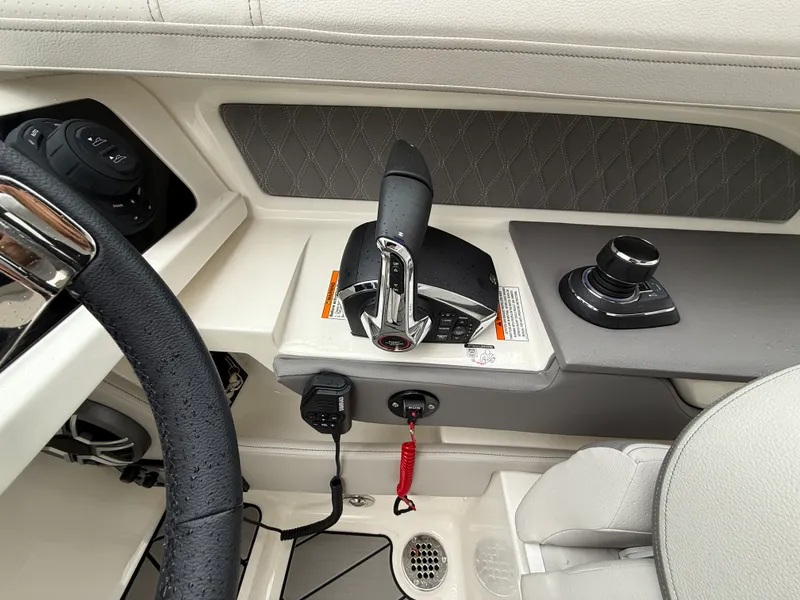 Slide: The Image of Sea Ray SLX 310 Outboard 2026 - 19