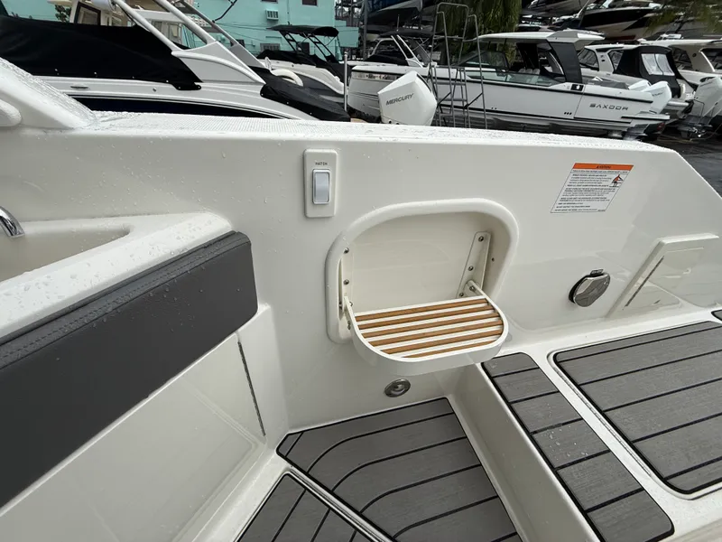 Slide: The Image of Sea Ray SLX 310 Outboard 2026 - 37