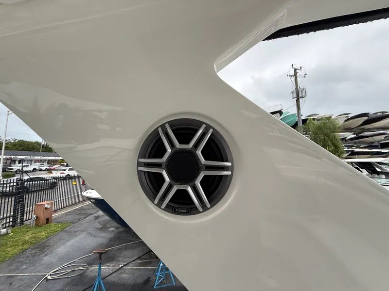 Slide: The Image of Sea Ray SLX 310 Outboard 2026 - 40
