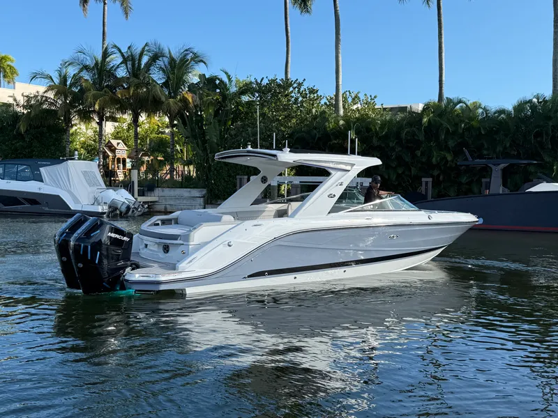 Slide: The Image of Sea Ray SLX 310 Outboard 2026 - 6