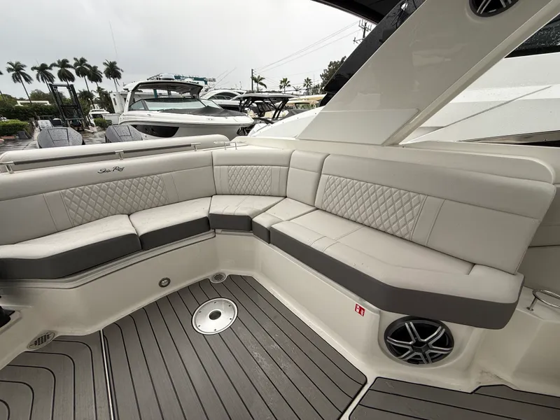 Slide: The Image of Sea Ray SLX 310 Outboard 2026 - 8