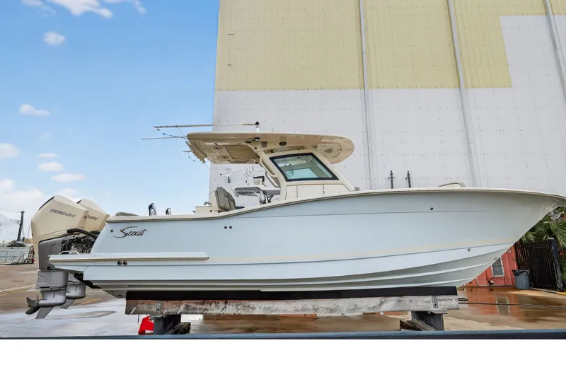 Slide: The Image of Scout 305 LXF 2023 - 1