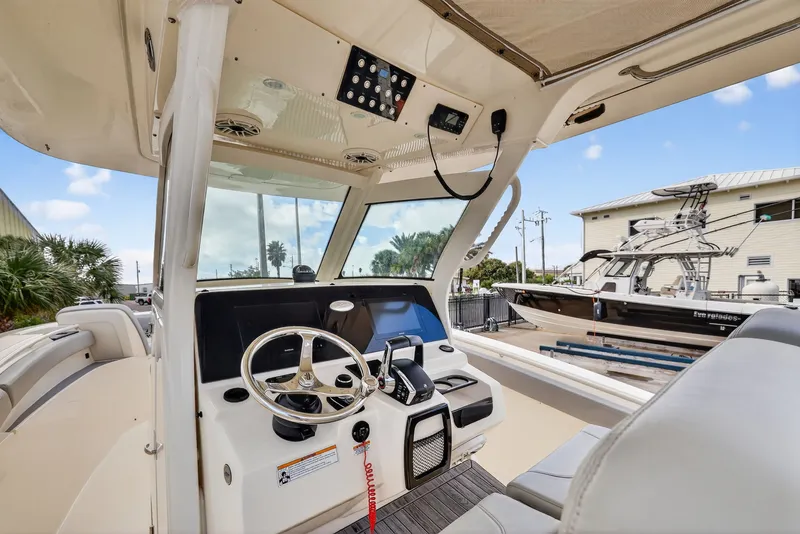 Slide: The Image of Scout 305 LXF 2023 - 16