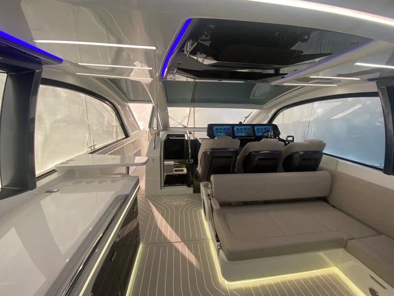 Slide: The Image of Galeon 435 GTO 2024 - 17