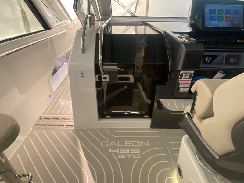 Slide: The Image of Galeon 435 GTO 2024 - 18