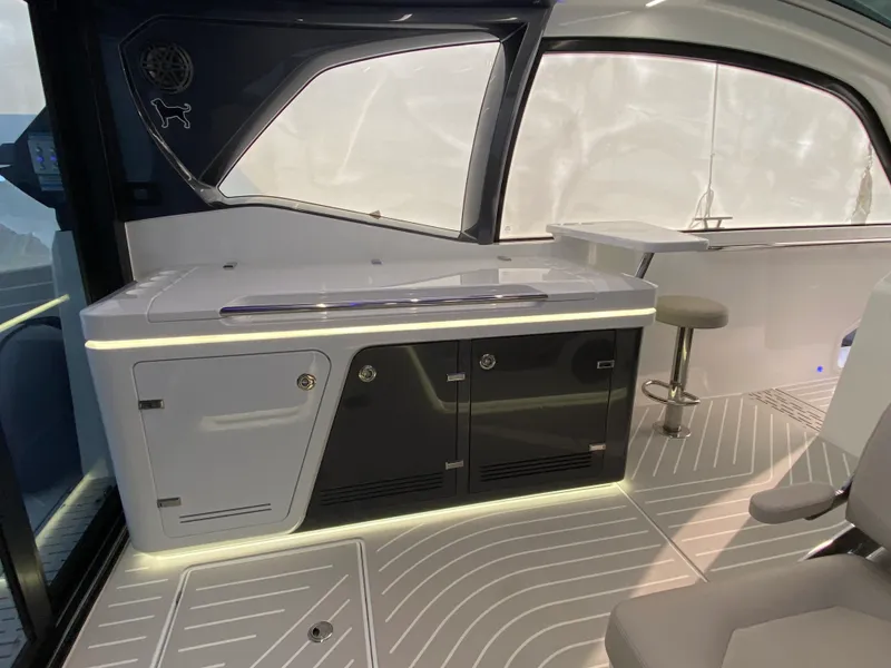 Slide: The Image of Galeon 435 GTO 2024 - 20